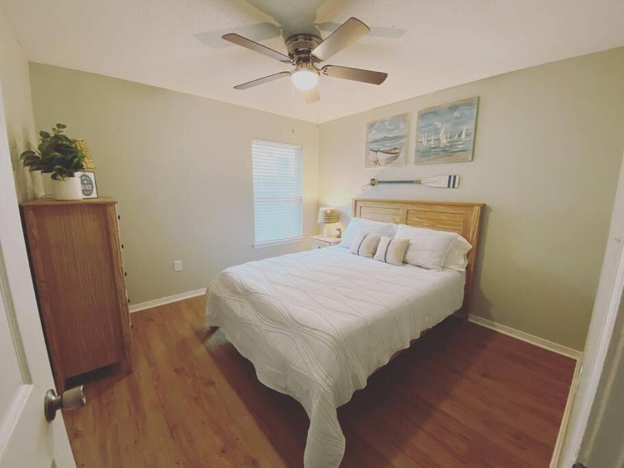 White Sand Getaway Steps From Beach Gulfport Exterior foto